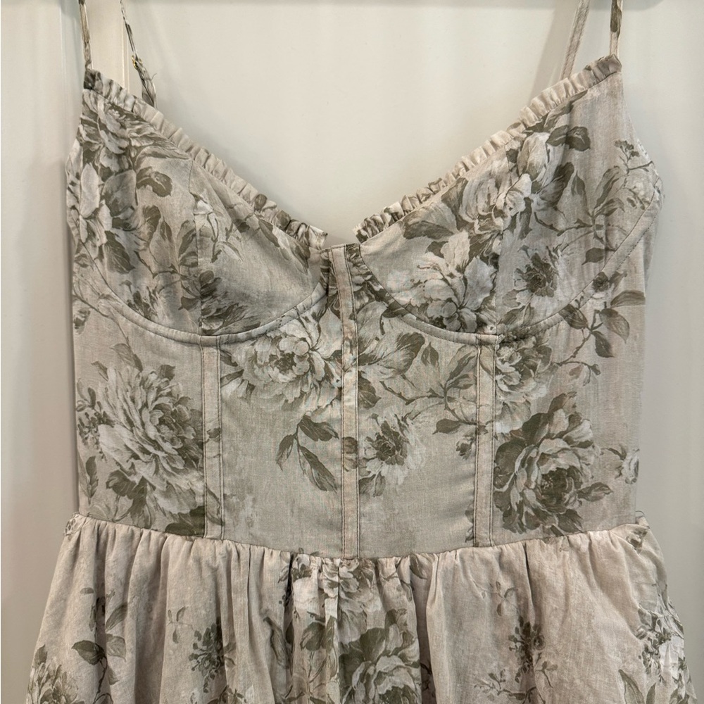 Elegant Floral Tiered Maxi Dress - Picture 3 of 4